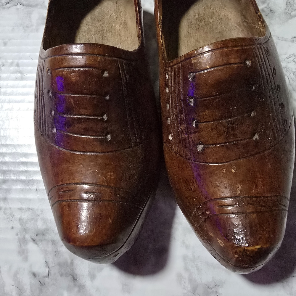 Vintage Dutch wooden clogs- hand carved and painted